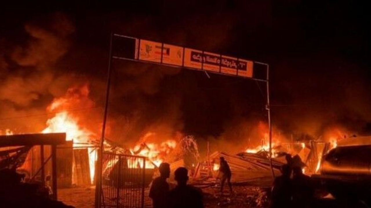 İsrail, Refah'ta Çadır Kampını Vurdu! Bebekleri Diri Diri Yaktılar