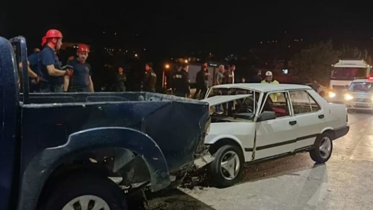 Kahramanmaraş’ta Pikap ile Otomobil Çarpıştı: 4 Yaralı