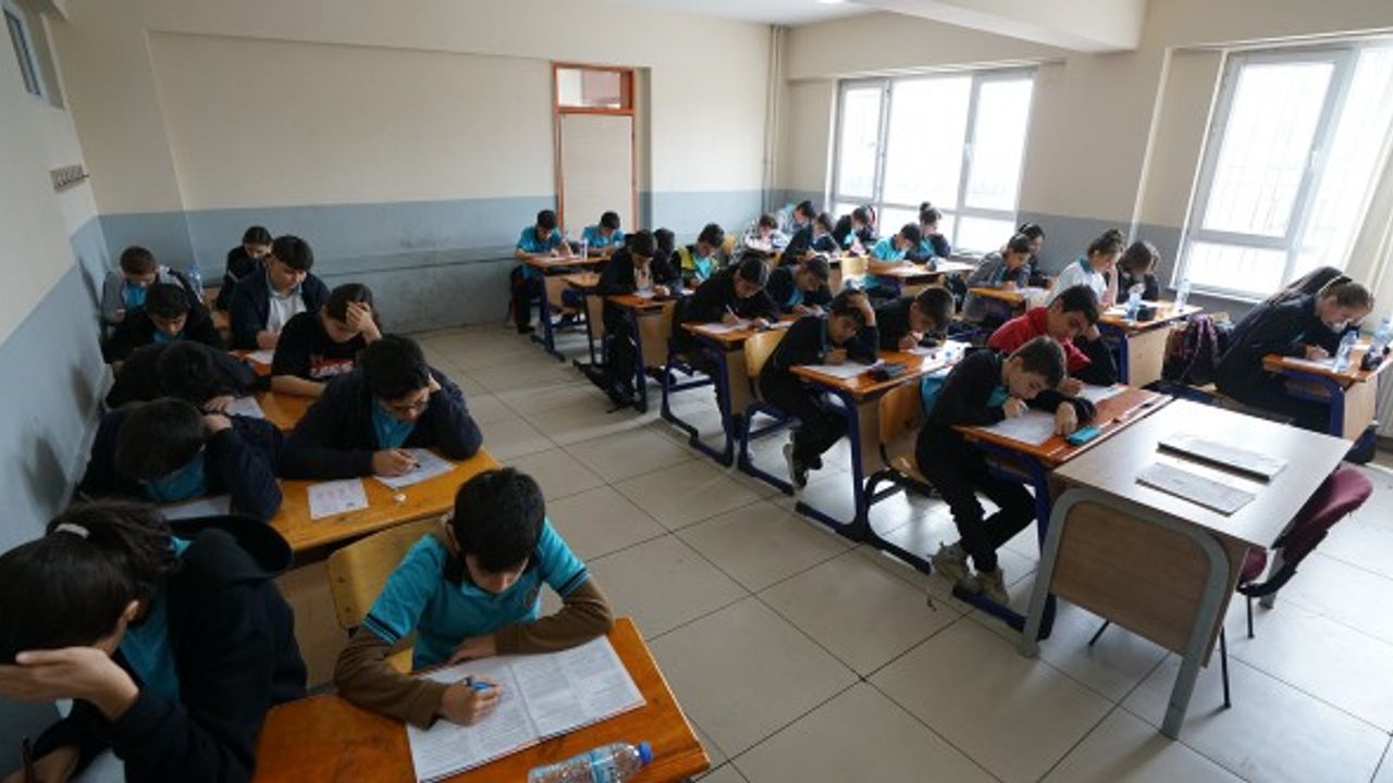 Öğrencilerin Sınav Hazırlığına Kahramanmaraş Büyükşehir Belediyesi'nden Destek