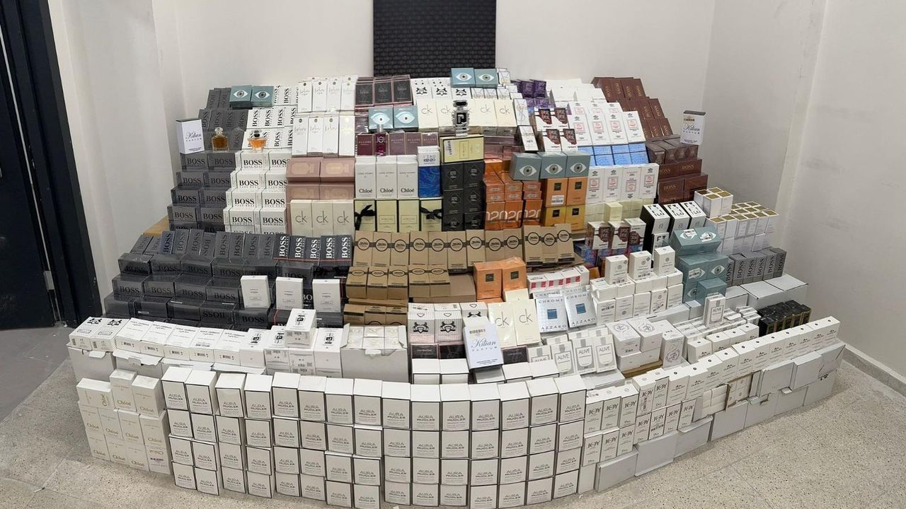 Kahramanmaraş'ta 2 Bin 124 Adet Kaçak Parfüm Ele Geçirildi