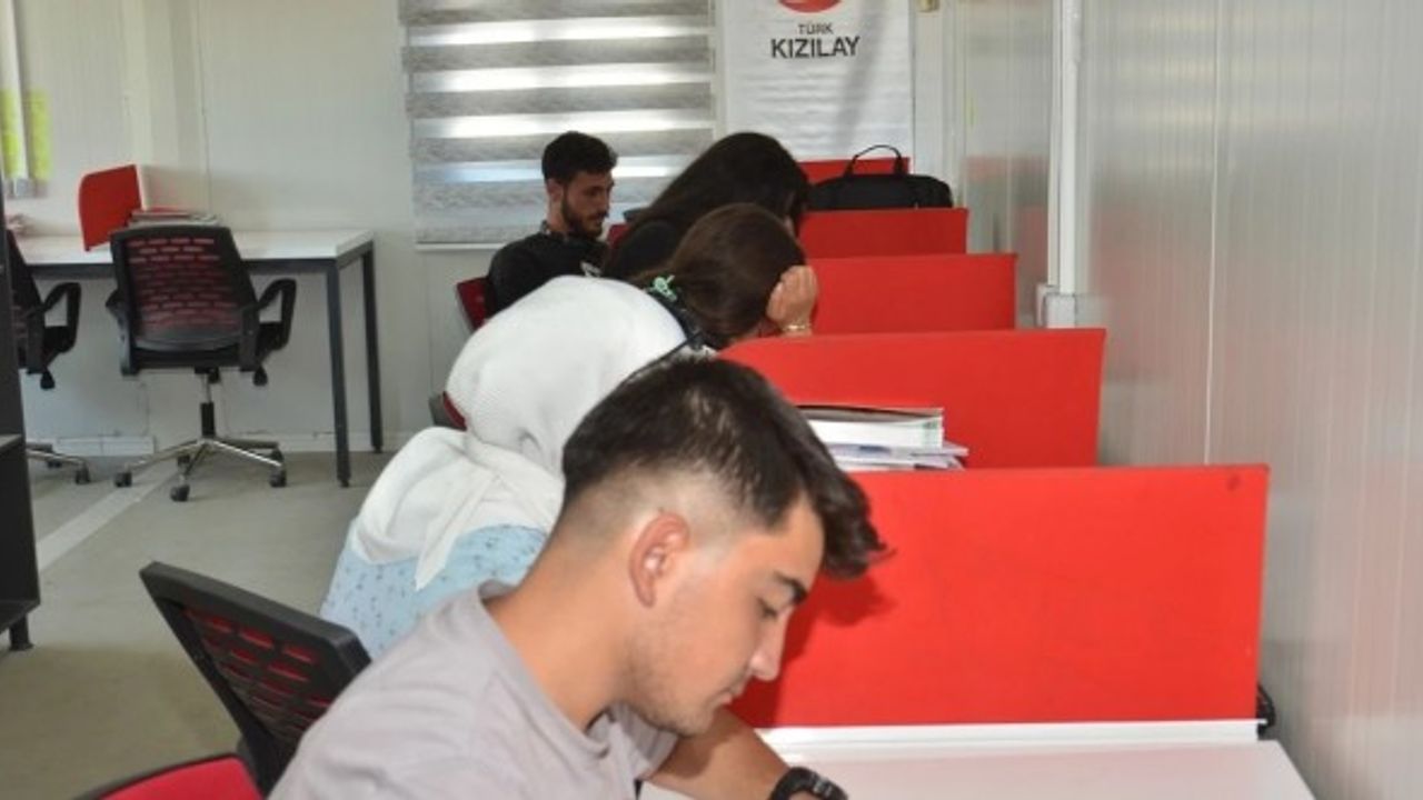 Kahramanmaraş'ta Depremzedelere YKS Kursu Düzenlendi