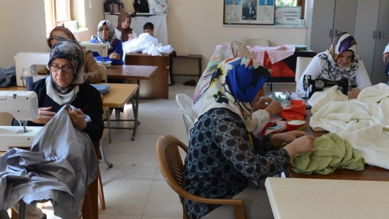 Kahramanmaraş'ta Kadınlar Büyükşehir’in Kurslarında Meslek Ediniyor