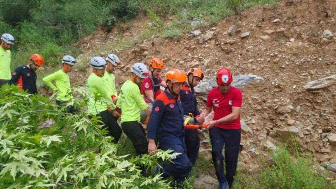 Kahramanmaraş'ta Şelale Kanyonunda Mahsur Kalan Anne Kız Kurtarıldı