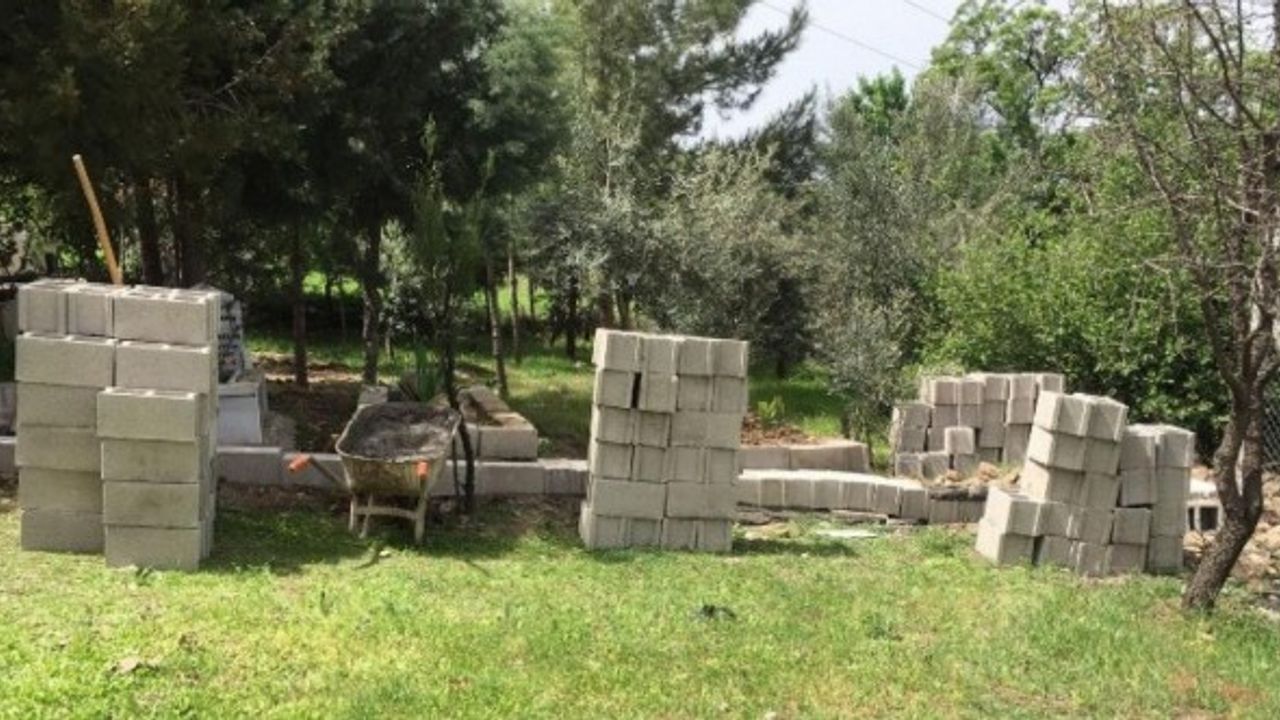 Kahramanmaraş'ta Toprak Hırsıyla Mezarlığı Tahrip Ettiler