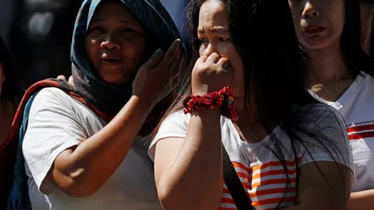 Filipinler'de 7.1 Büyüklüğünde Deprem! Film Gibi İzlediler