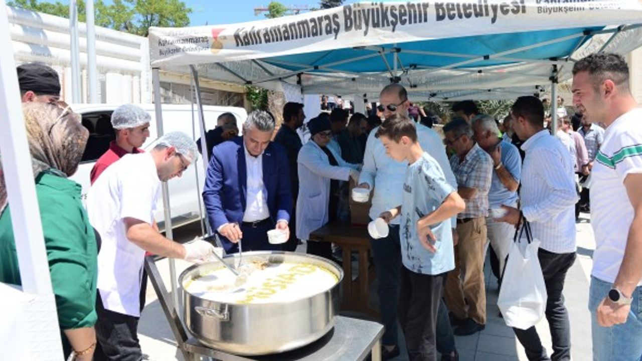 Kahramanmaraş'ta Binlerce Kişiye Aşure İkramı!