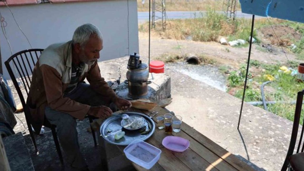 Kahramanmaraş'ta Çeyrek Asırdır Mesleği "Tarla Sulamak"