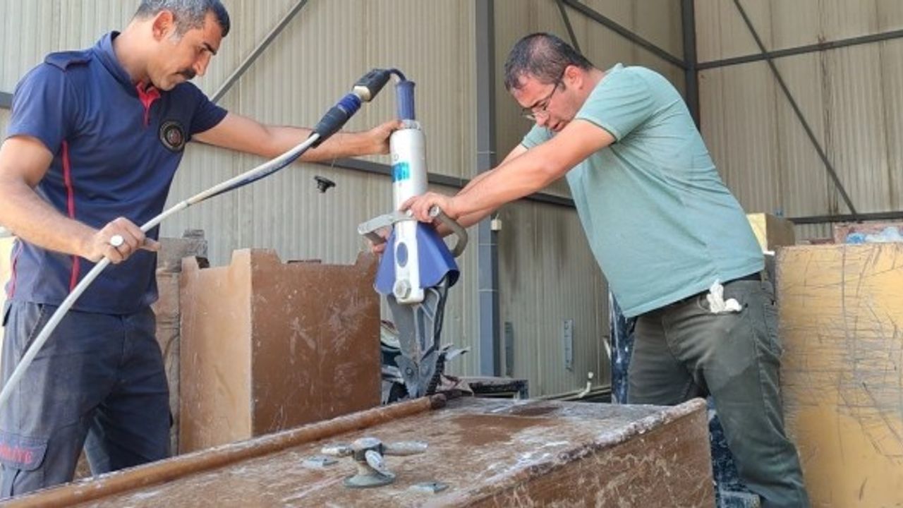 Kahramanmaraş'ta Deprem Enkazından Çıkarılan Çelik Kasalar Açıldı