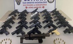 Adana’da ruhsatsız silahlara geçit yok: 1’i otomatik 43 tabanca ele geçirildi