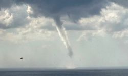 Antalya’da deniz üzerindeki oluşan devasa hortum korkuttu