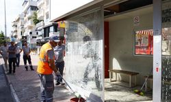 Büyükşehir Belediyesinden duraklara temizlik