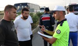 Kanser hastası sürücü fenalaşıp otomobilden indi, arkadan gelen araçlar birbirine girdi