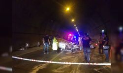 Kontrolden çıkan otomobil tünelde takla attı: 2 ölü