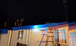 Yağmur sonrası AFAD personeli, depremzedelerin yardımına koştu