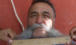 40 santimlik bıyığıyla tanınan adam, 20 yıldır bıyıklarına jilet sürmedi