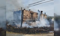 40 yıldır kullanılmayan ev yangında zarar gördü