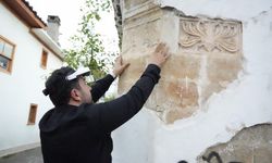 Dökülen sıvanın altından 700 yıllık tarih çıktı
