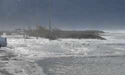 Hatay Samandağ'da da deniz yola taştı