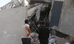 Yıkım esnasında bina çöktü, operatör ölümden döndü