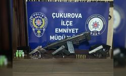 Adana’da masaj salonlarında kılıç ve silah ele geçirildi