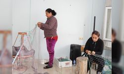 Depremzede kadınlar balıkçılık yaparak ile ekonomisine katkı sağlıyor