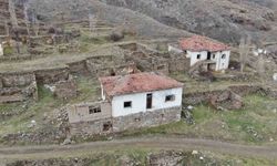 Cin Söylentisi Köylüyü Kaçırdı! Köyde Sadece Bir Aile Yaşıyor