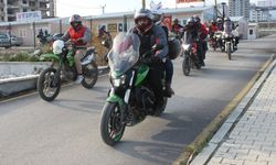 Enkaz kentte motorculardan birlik mesajı