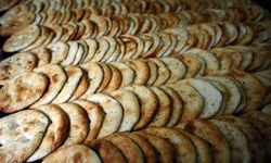 Kahramanmaraş'ta Öğrenciler, Depremde Hayatını Kaybeden Öğretmenleri Adına Çörek Dağıttı