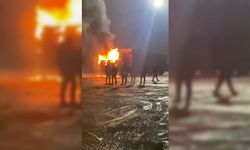Şeker fabrikasında bekleyen kamyon alevlere teslim oldu