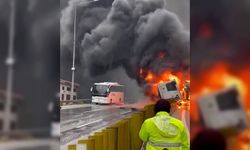 Adana’da otoyolda tır yandı, otobüsteki yolcular tahliye edildi
