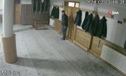 Cezaevinden İzinli Çıktı, 4 Camide Namaz Kılar Gibi Yapıp Hırsızlık Yaptı