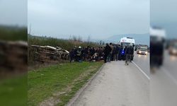 Hatay’da tarım işçilerini taşıyan minibüs tarlaya uçtu: 13 yaralı