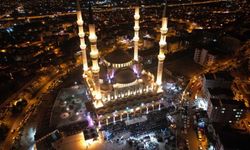 Kahramanmaraşlılar Miraç Kandilinde Abdulhamid Han Cami'ne Akın Ettiler