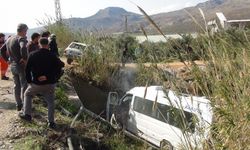 Mersin’de yolcu minibüsü ile otomobil çarpıştı: 1 ölü, 13 yaralı