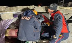 Orta Hasarlı Denilen 2 Katlı Ev Çöktü: 2 Kişi Yaşamını Yitirdi, 8 Kişi Yaralandı