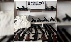 Yüreğir polisi 17 ruhsatsız silah ele geçirirken 93 suçluyu da yakaladı