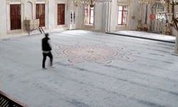 Dehşet Anları: Annesini Ve Kız Kardeşini Öldüren Şahıs Camide Böyle Canına Kıydı!