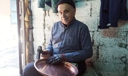 Kahramanmaraş'ta 62 Yıllık Bakır Ustası Yaşına Rağmen Sanatına Devam Ediyor