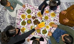 Kahramanmaraş'ta Depremzedeler İlk Oruçlarını Açtı