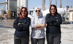 Kahramanmaraş'ta Kadınlar Beton Mikseriyle Deprem Konutlarına Katkı Sunuyor!