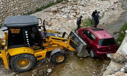 Kahramanmaraş Andırın'da Otomobil Menfeze Uçtu: 2 Yaralı