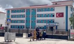 Kopya Çekerken Yakalanan Öğrenci Öğretmenini Bıçakladı