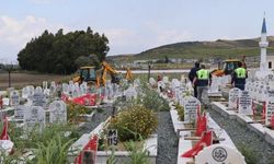 Sağanak Sonucu Mezarlıkta Çökme! Kabirler Hasar Gördü