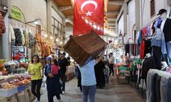 Kahramanmaraş’ta Sıcak Havada Serin Çarşı Tercih Ediliyor