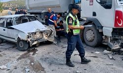 Kahramanmaraş'ta Otomobil ile Tır Çarpıştı: 1 Ölü 3 Yaralı