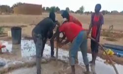 Kahramanmaraş'ta Berber Esnadı Deprem Şehitleri Anısına Afrika'da Su Kuyusu Açtırdı