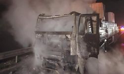 Kahramanmaraş'ta Yanan Tır Demir Yığınına Döndü