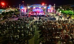 Kahramanmaraş'ta Yücel Arzen ve Genç Yeteneklerden Unutulmaz Performans