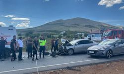 Kahramanmaraş'ta iki otomobil çarpıştı: 6 yaralı