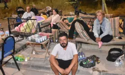 Balıkesir'de vatandaşlar geceyi sokakta geçirdi